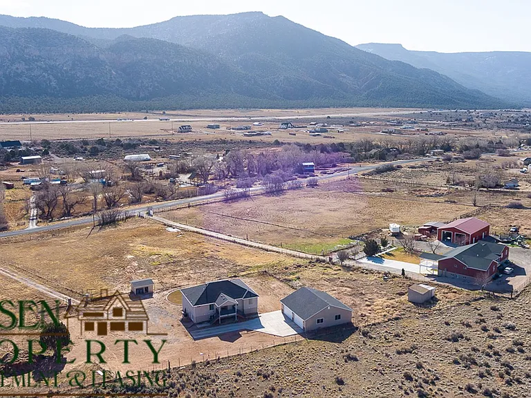 1784 S Old Highway 91 — Photo 28