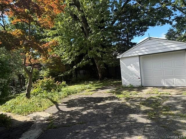 2nd image of 12 West End Avenue