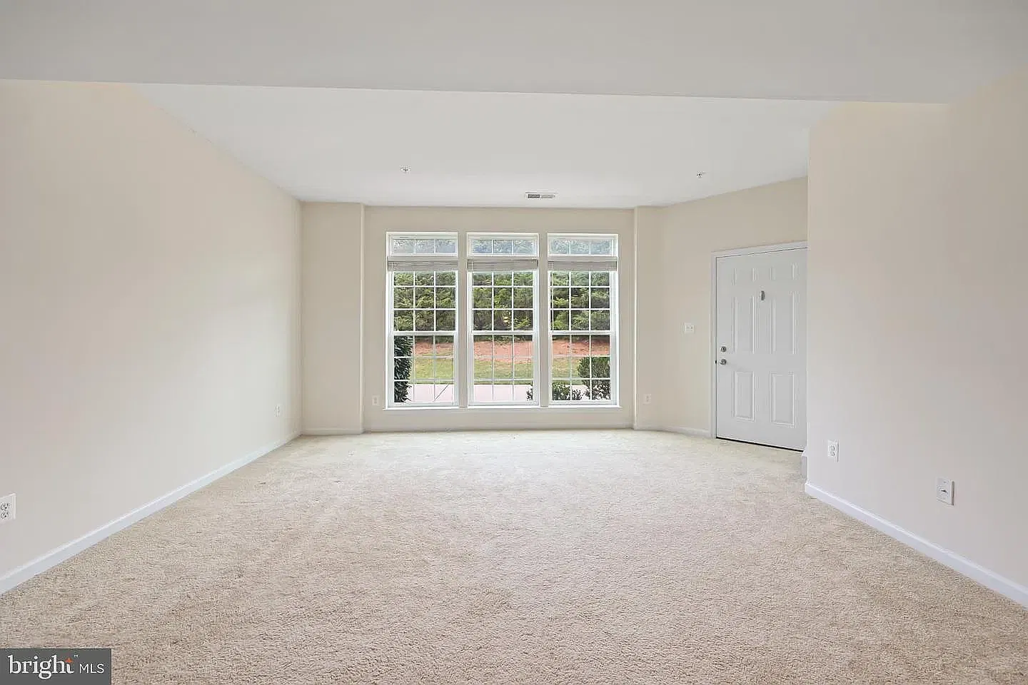3 bed, 2.5 bath, 1642 sqft, $2,500 — Photo 4