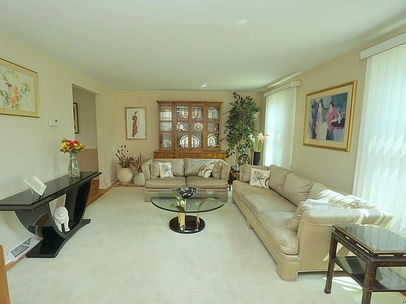 5th image of 77 Chestnut Hill Ln S