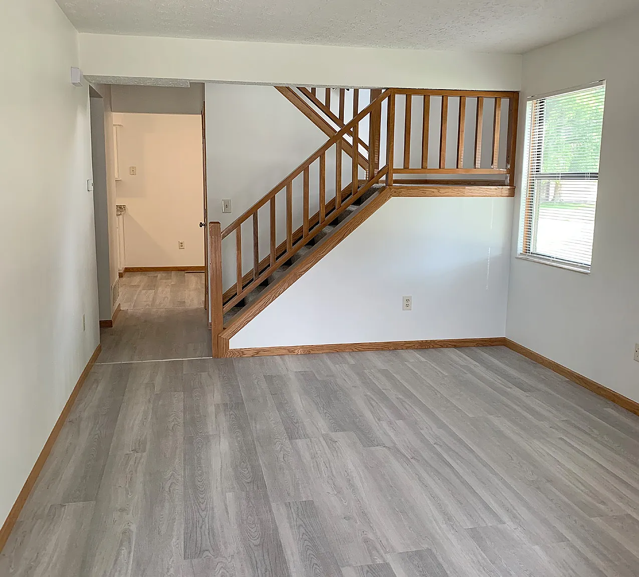 3 bed, 2.5 bath, 1400 sqft, $1,600 — Photo 4
