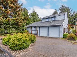 640 SW Range Dr, Waldport, OR 97394