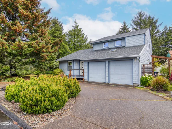 640 SW Range Dr, Waldport, OR 97394