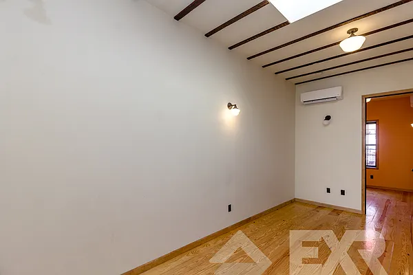 Rented by EXR | media 3
