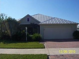 583 NE Canoe Park Cir, Port Saint Lucie, FL 34983