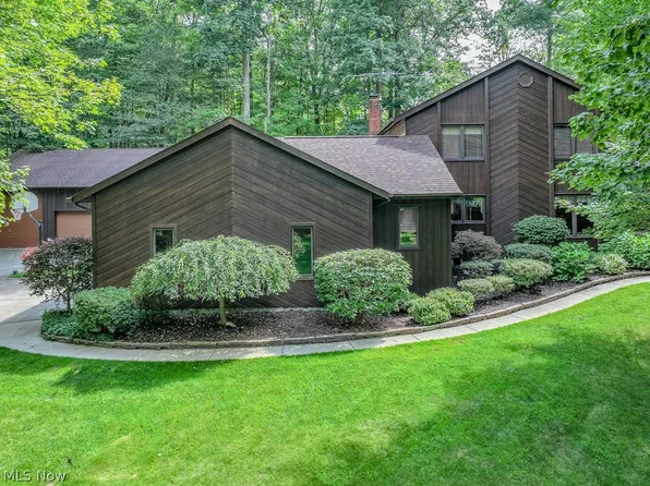 9731 Riverwood Ln, Auburn Township, OH 44023