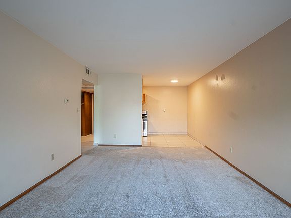 3rd image of 3055 N Oakland Ave APT 203