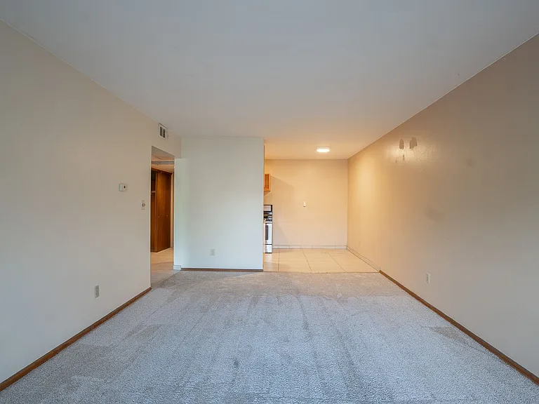 3055 N Oakland Ave — Photo 18