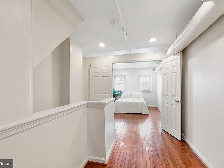 104 N 2nd St #200 — Photo 15