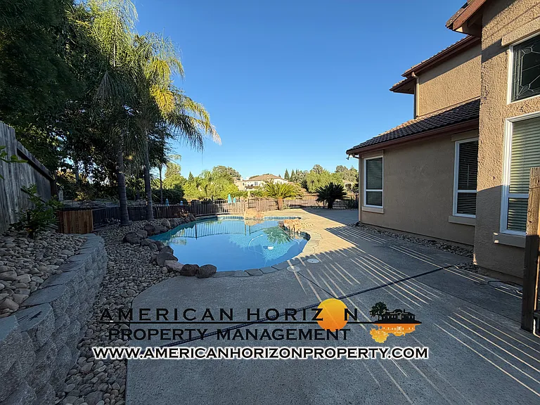 424 Crescent Dr — Photo 43