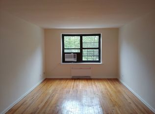 21204 75th Ave APT 3N, Oakland Gardens, NY 11364