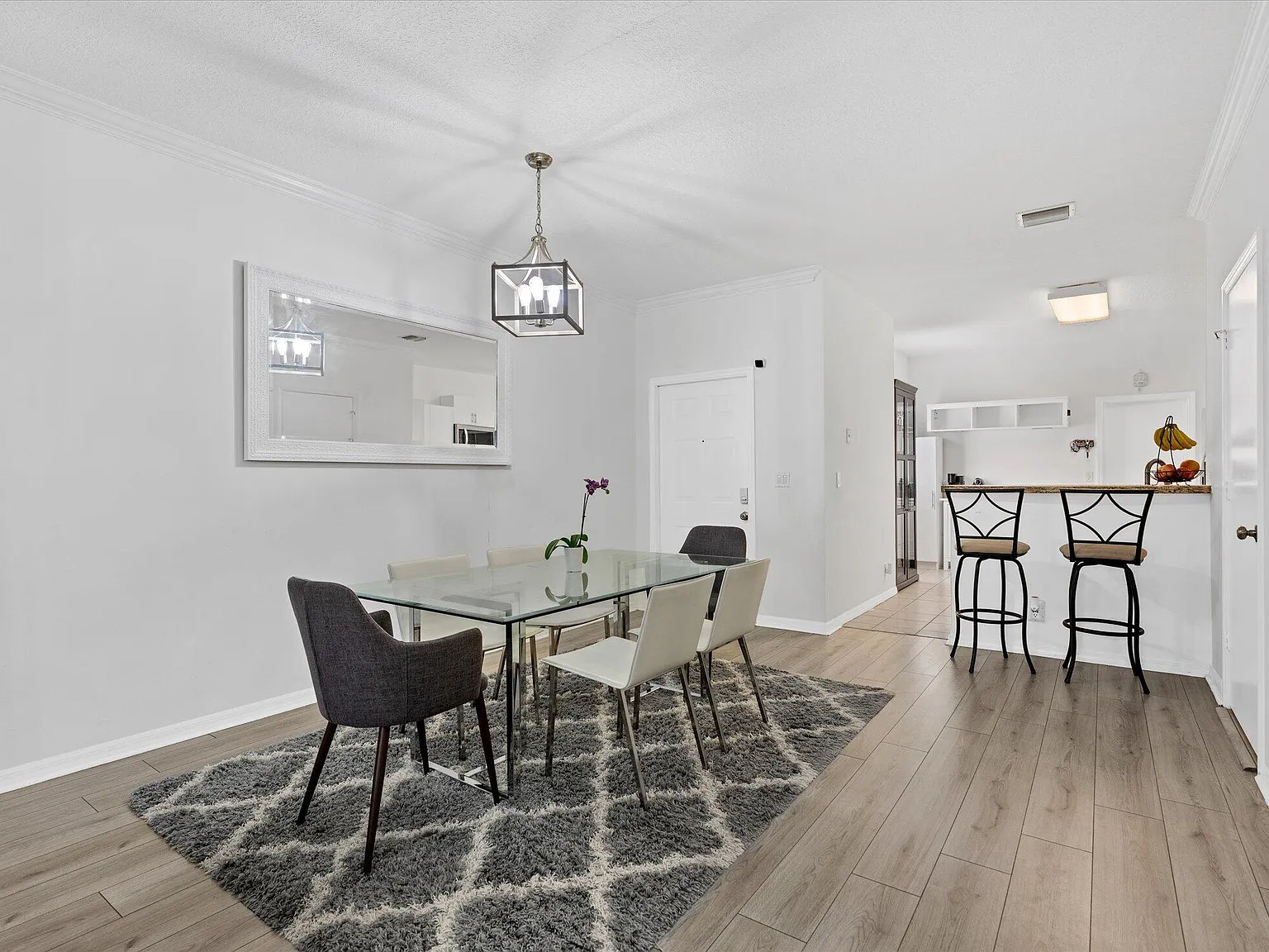 3 bed, 2.5 bath, 1469 sqft, $3,600 — Photo 3