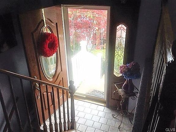 3rd image of 956 E Linden St