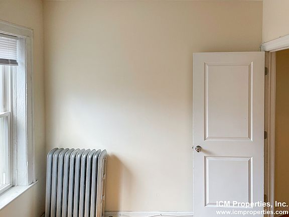 2nd image of 3908 N Pine Grove Ave #22