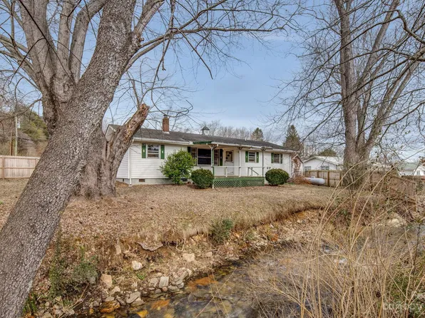 107 Brookside Ct, Waynesville, NC 28786