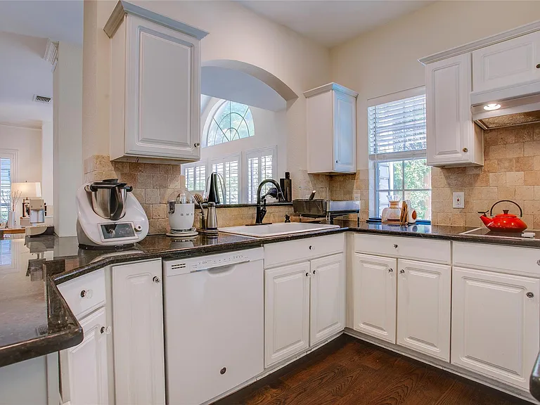 14628 Dickenson Ct — Photo 12