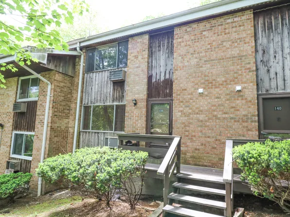 200 Woodmont Ave APT 139, Bridgeport, CT 06606