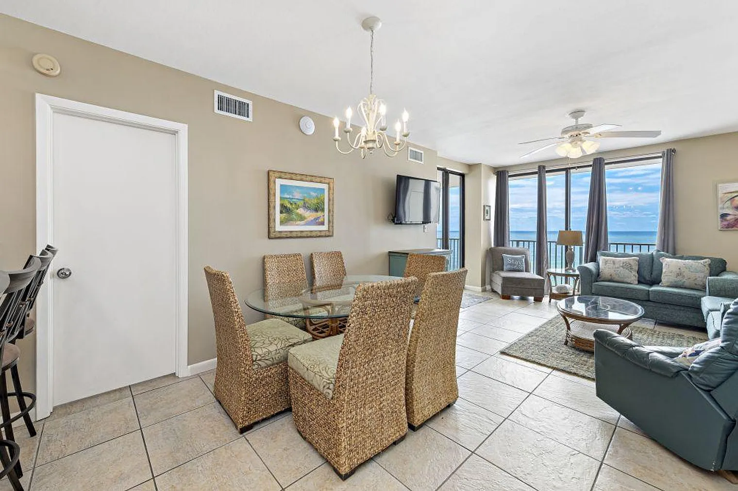 3 bed, 2.0 bath, 1194 sqft, $4,650 — Photo 2