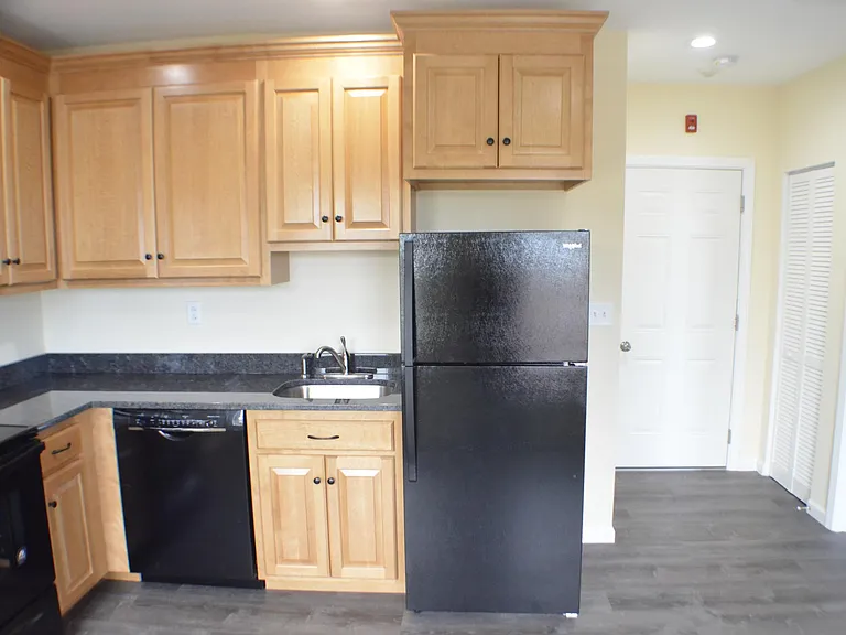 563 Burritt St #1N — Photo 3