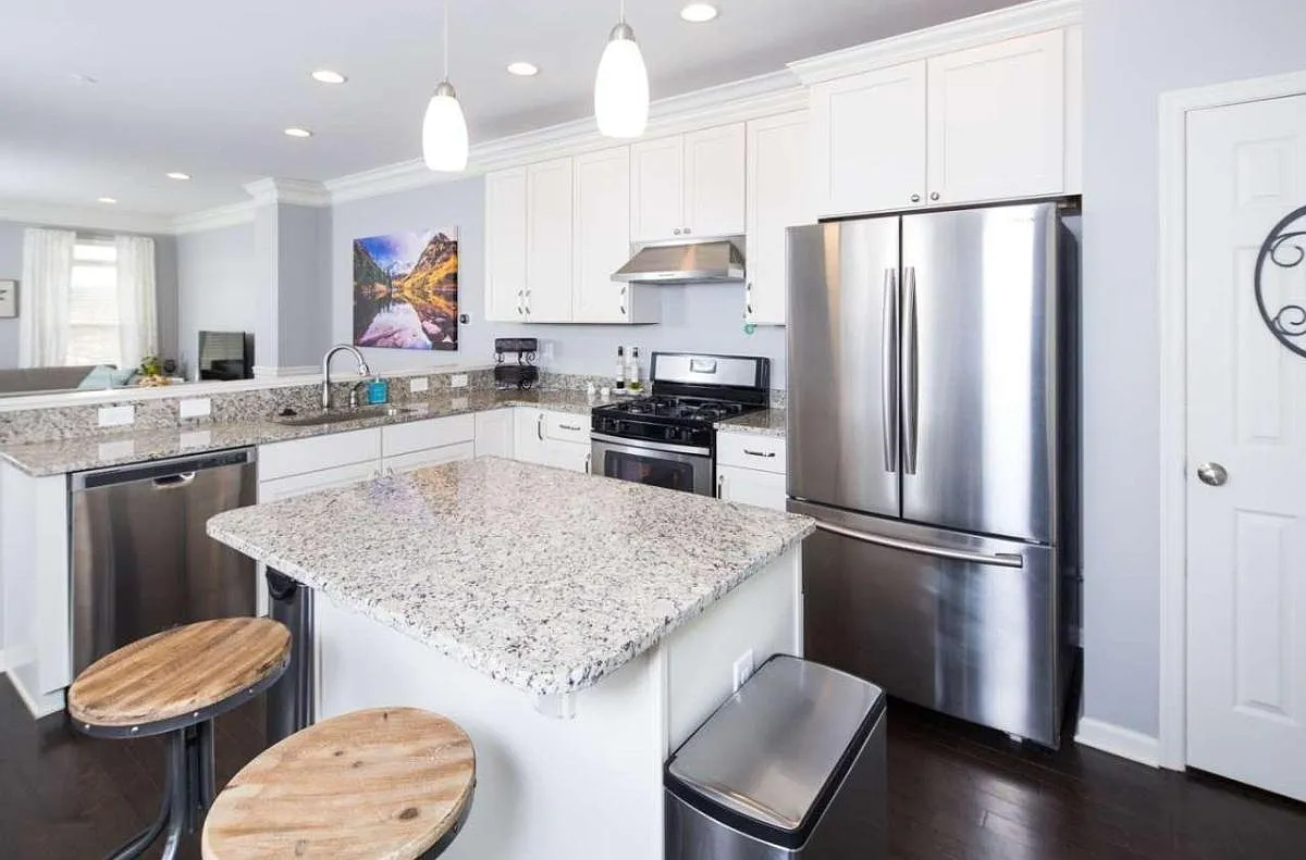 4 bed, 2060 sqft, $2,800 — Photo 3