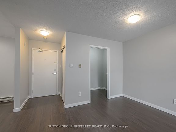 4th image of 15 Jacksway Cres #202