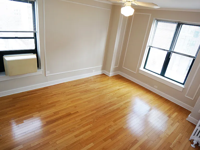 10 W Elm St — Photo 14