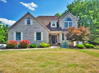 47 Woodview Dr, Belle Mead, NJ 08502