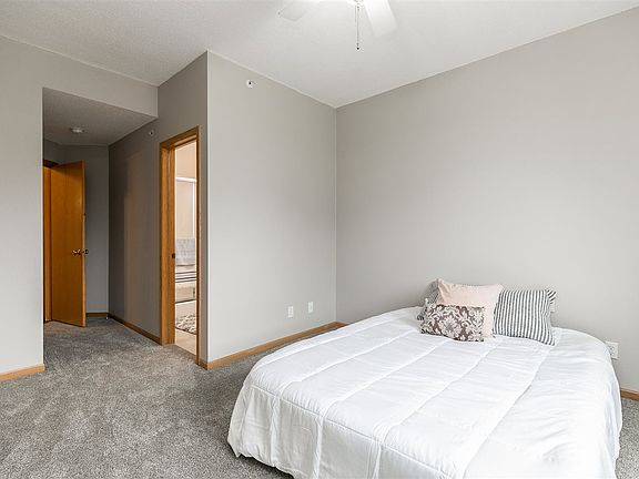 3rd image of 560 N Kansas Ave #6