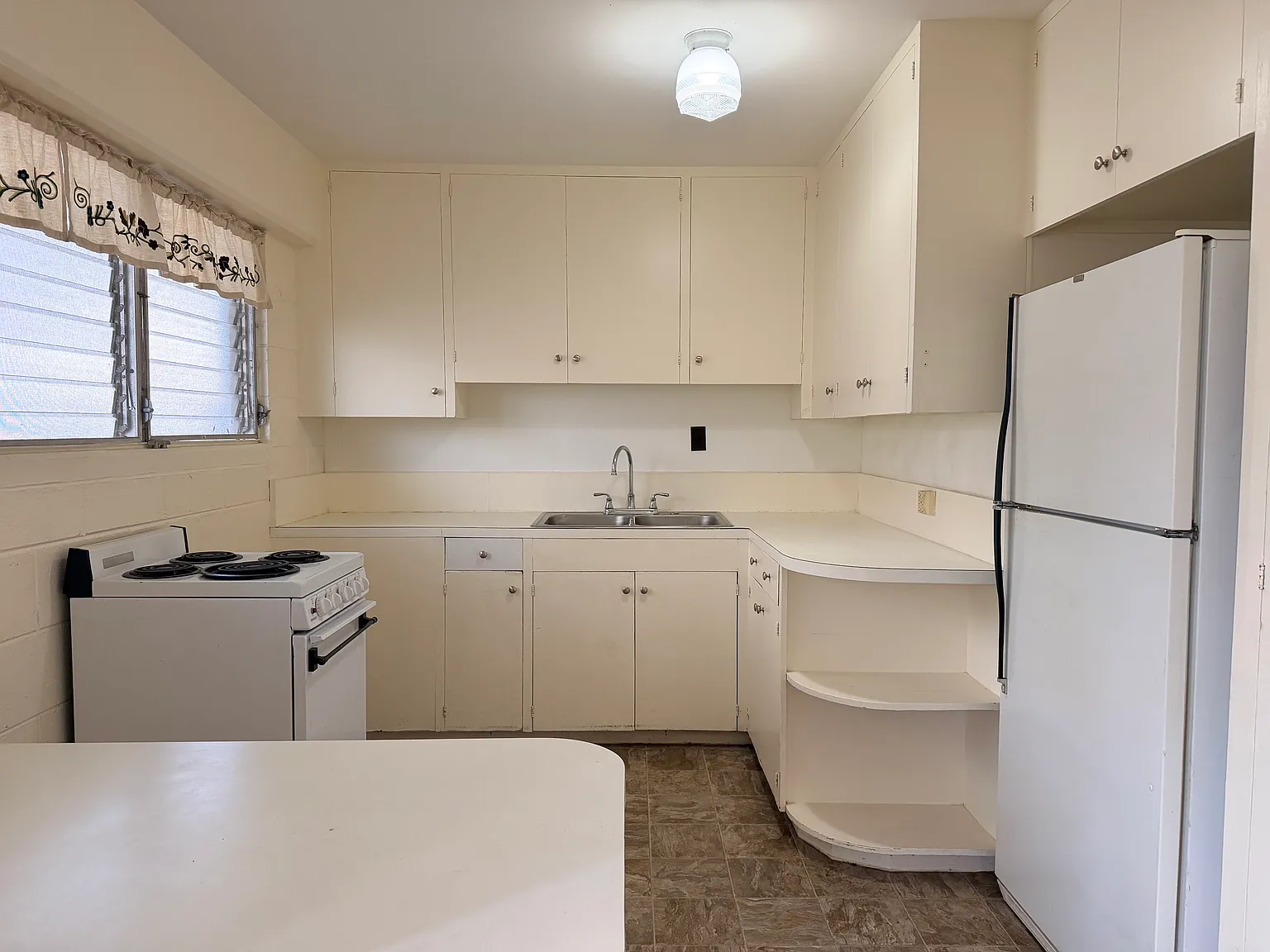 2 bed, $1,900 — Photo 3