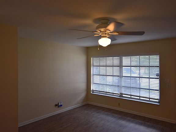 3rd image of 4120 NE 4th Ave