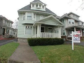 Building Photo 4