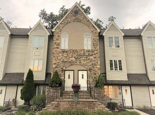 15 Wren Ct, Berkeley Heights, NJ 07922