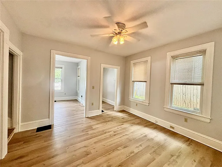 412 Parsons St — Photo 5