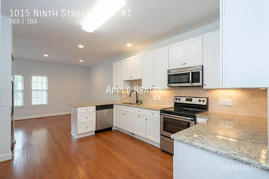 1015 9th St — Photo 2