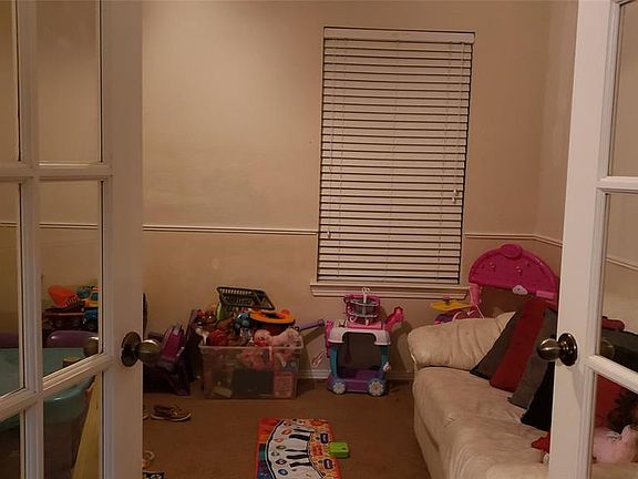 3rd image of 8013 Leaning Oak Dr