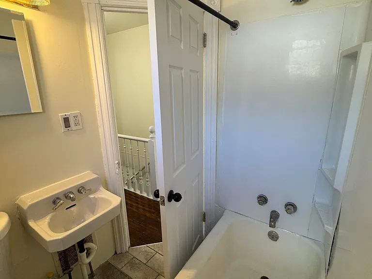 562 Walnut St — Photo 9