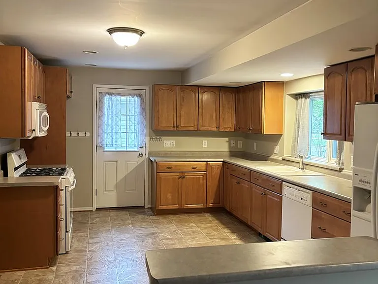 524 Lane St — Photo 12
