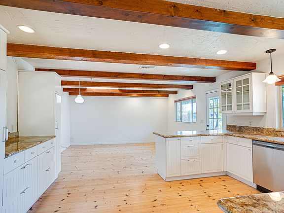 5th image of 5037 Crestland Dr