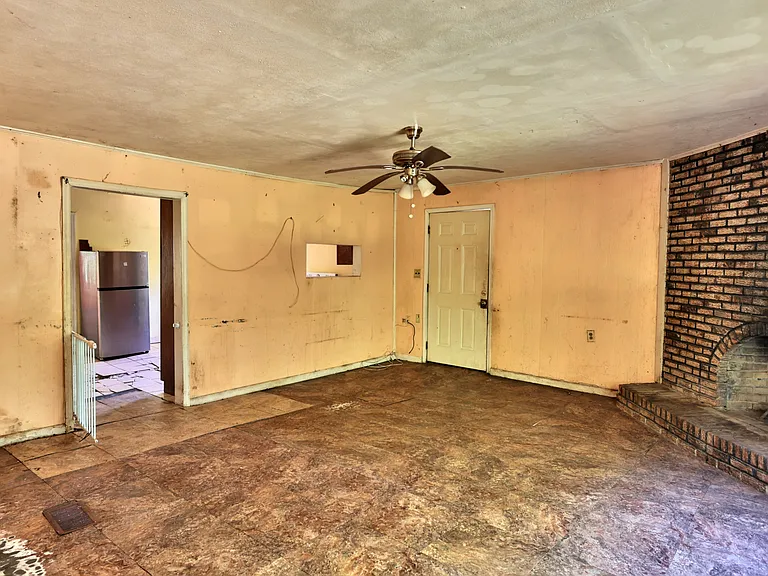 127 Barbara Ave — Photo 9