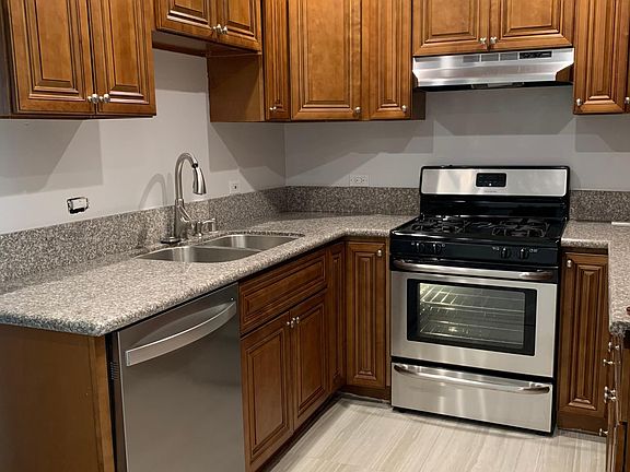 2nd image of 9545 Woodman Ave APT 5