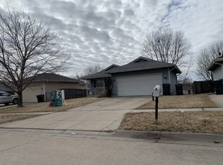 3211 NW 6th St, Lincoln, NE 68521