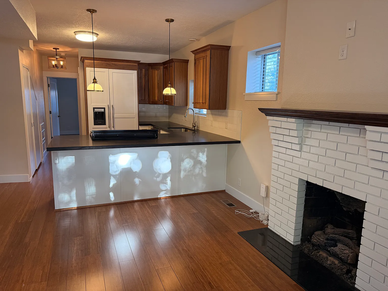 1326 S Green St E — Photo 2