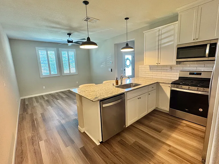 4103 Liverpool St — Photo 3