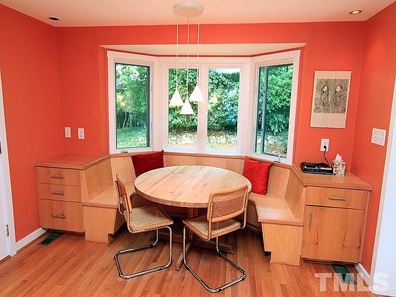 5th image of 238 Knollwood Dr