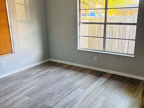 3rd image of 1704 N Washington