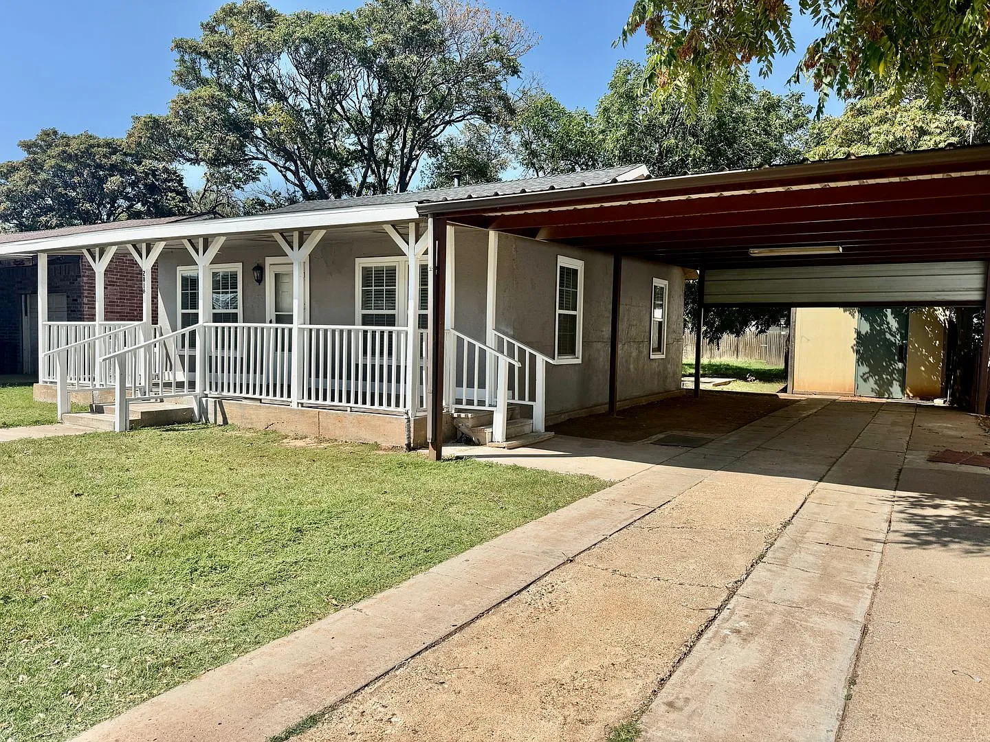 Adorable, Updated 2/1 in Arnett Benson with Storage Shed! — Photo 4