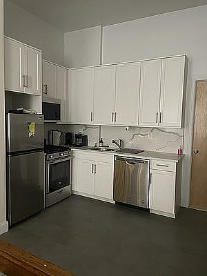 2nd image of 118 Waverly Pl Floor 2