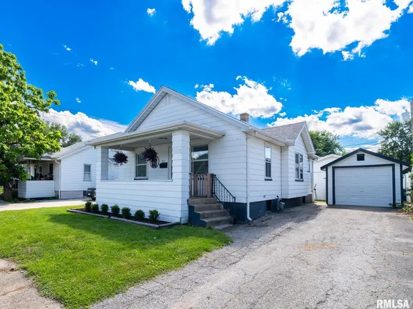 1227 Howard Ct, Pekin, IL 61554