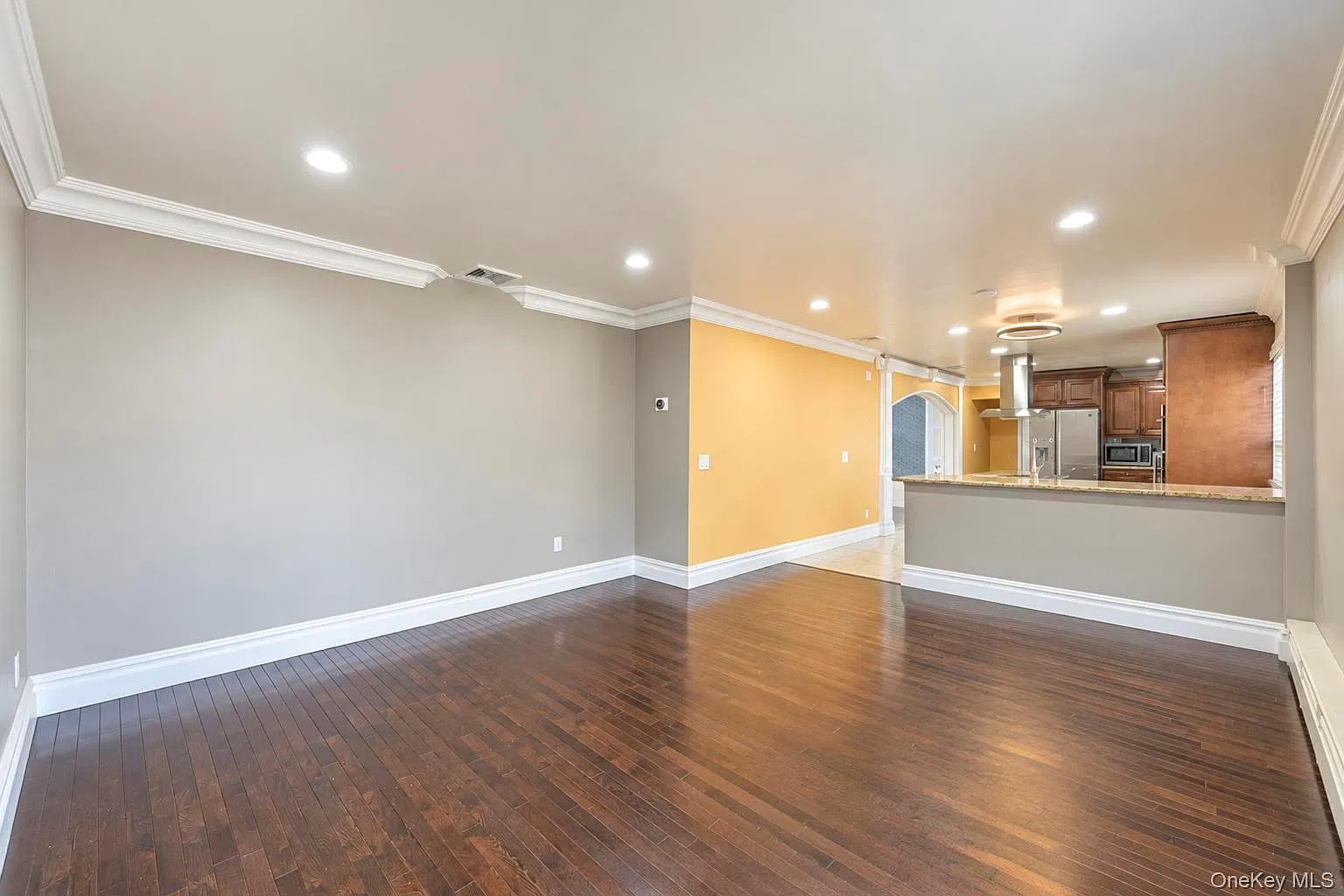 5 bed, 2.5 bath, 2161 sqft, $5,000 — Photo 4