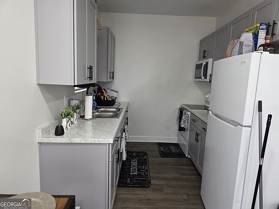 3rd image of 700 Carmen Ave